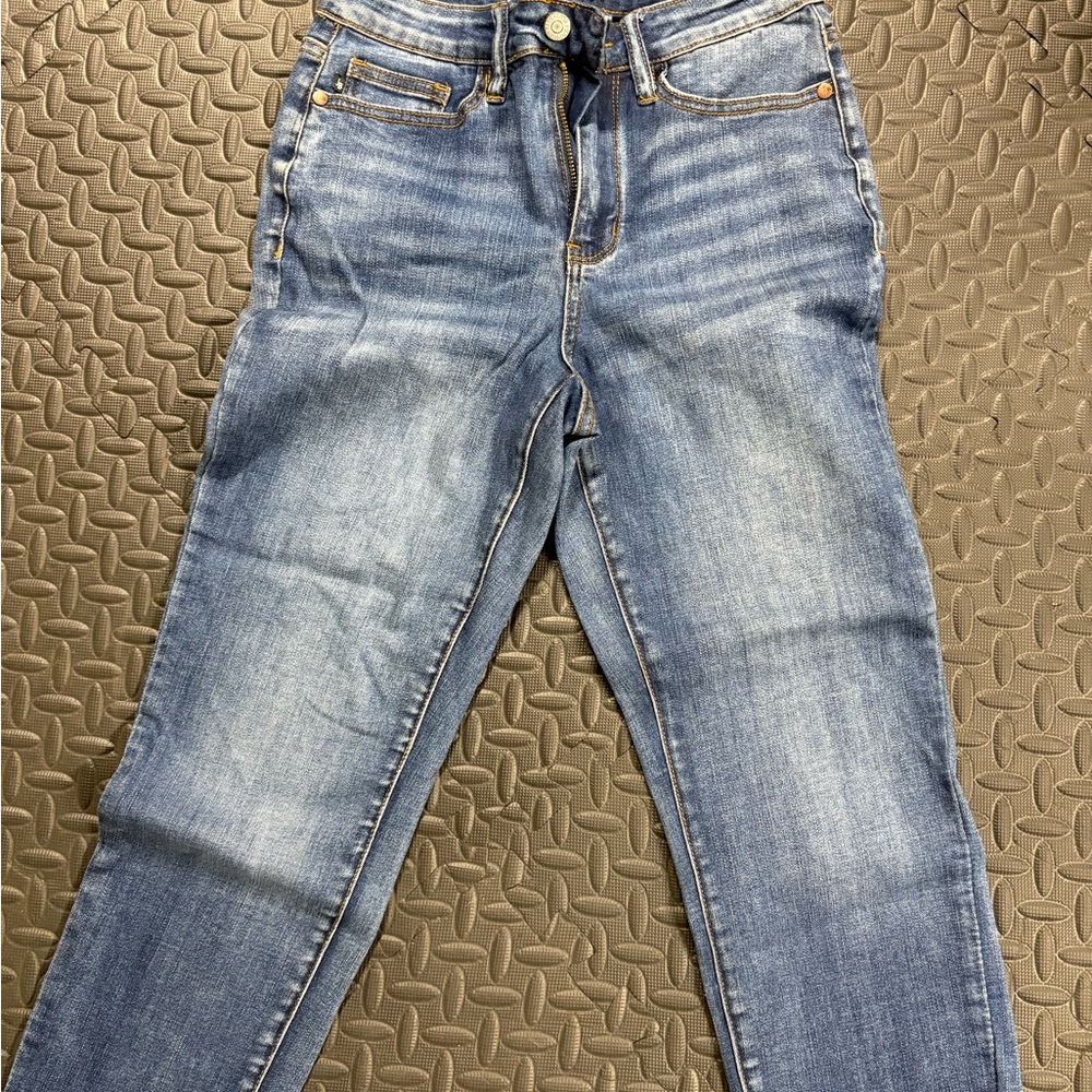 Judy Blue Medium Wash Skinny Jeans